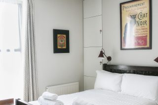 No5 Classic 2 Bedroom Apt - image 5