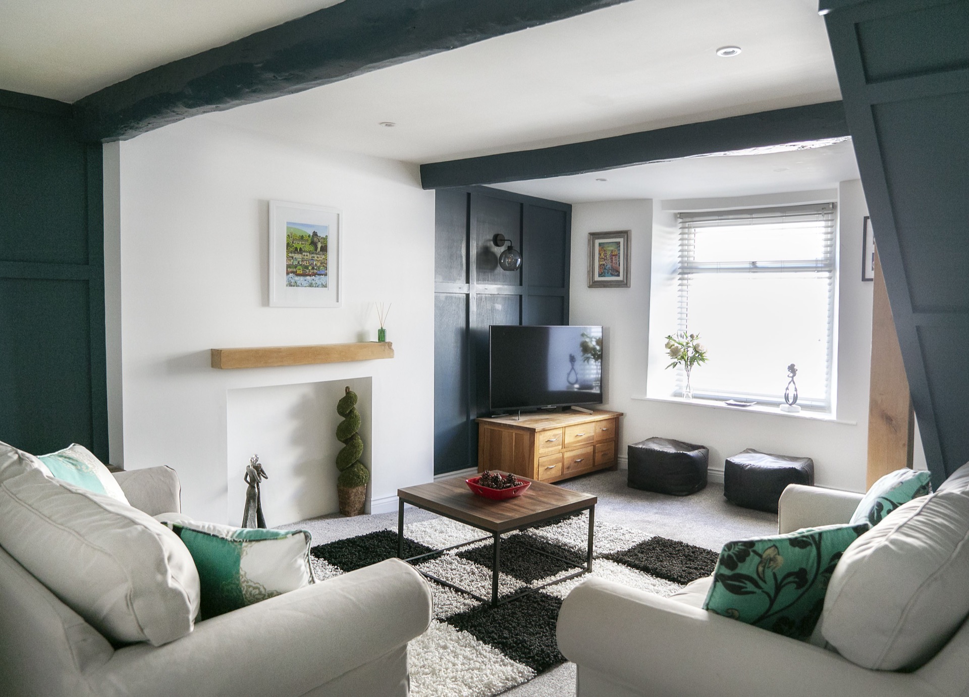 White Cottage Deluxe 2 Bedroom Apartment - image 1