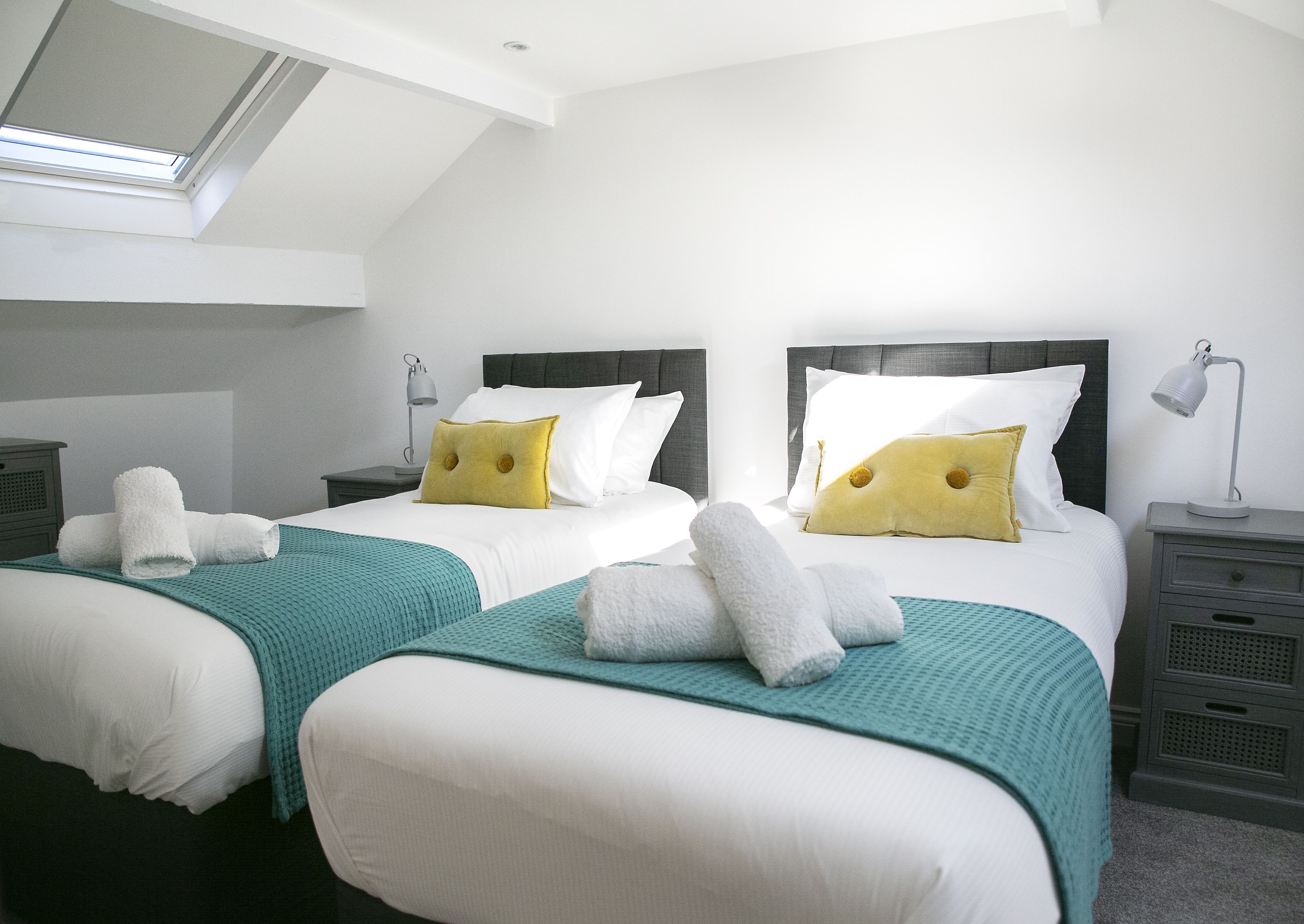 White Cottage Deluxe 2 Bedroom Apartment - image 5