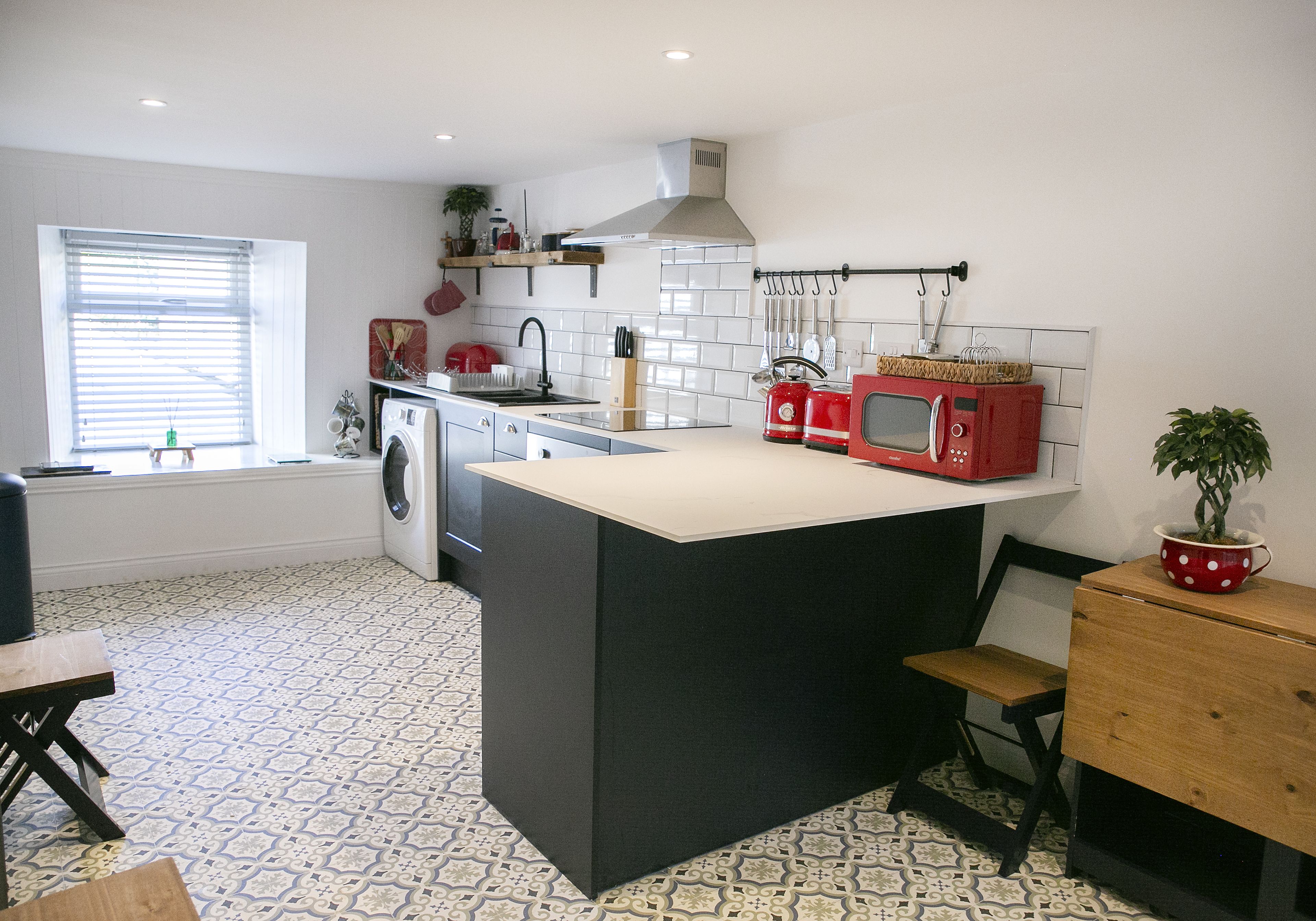 White Cottage Deluxe 2 Bedroom Apartment - image 24