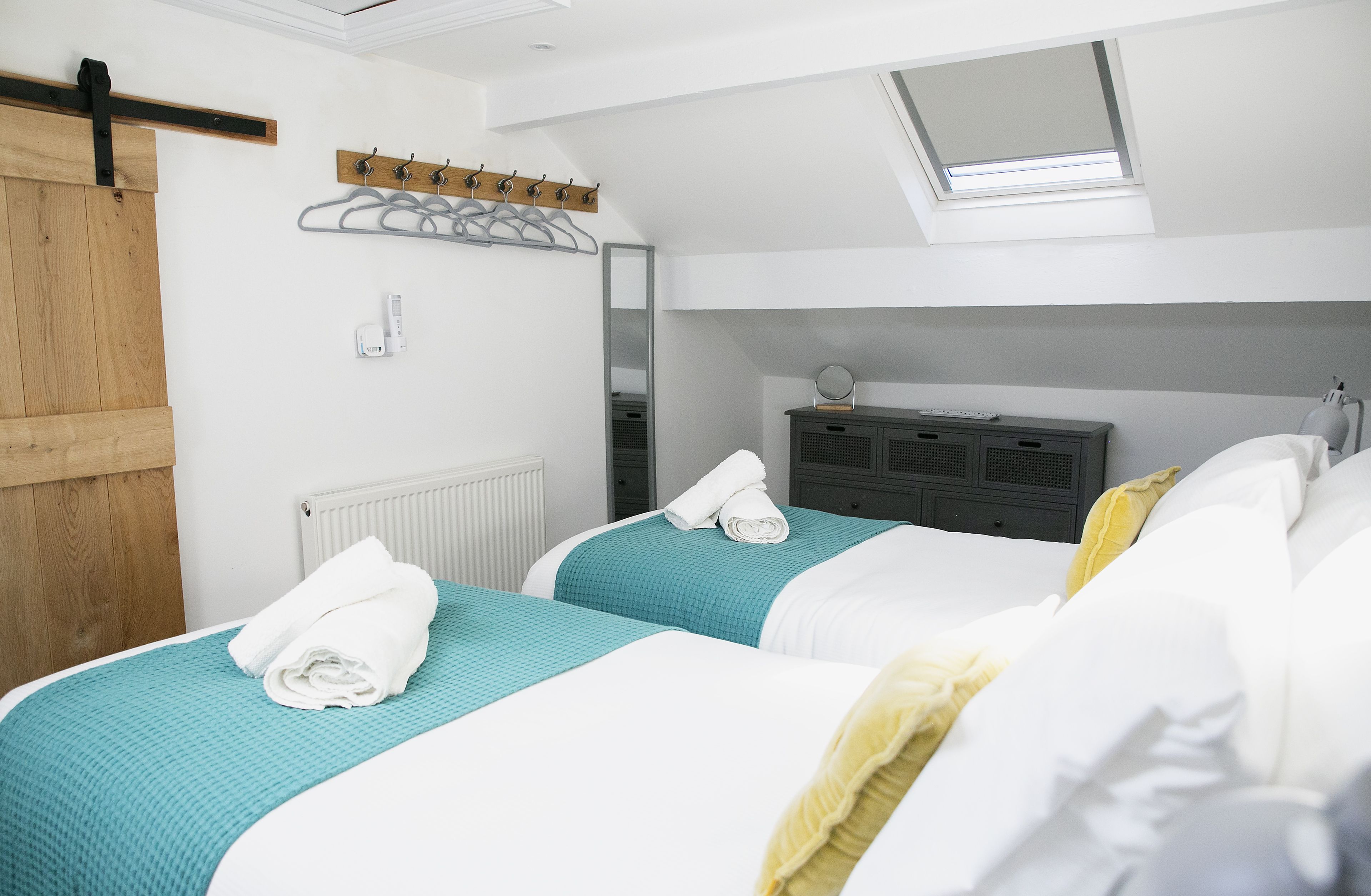 White Cottage Deluxe 2 Bedroom Apartment - image 25