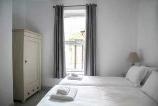 Oswald House deluxe 2 bedroom apartment – photo 4